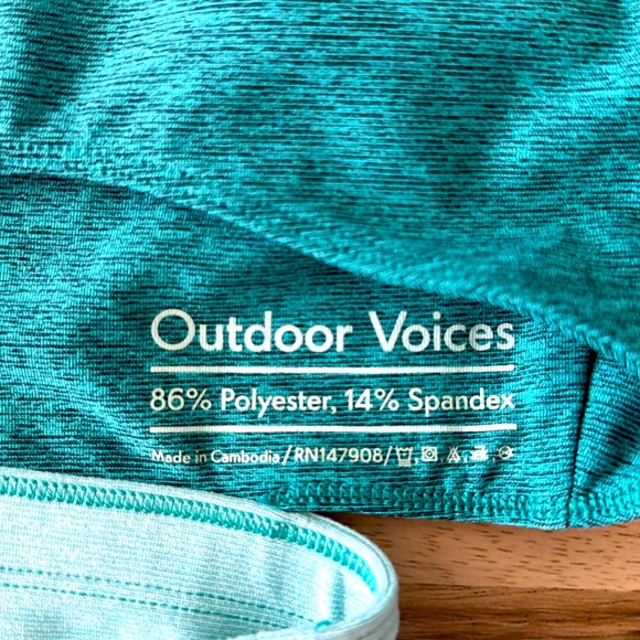 Outdoor Voices Tri-Tone Slashback Crop Top Emerald/Spearmint/Patina Green SMALL - Picture 3 of 4